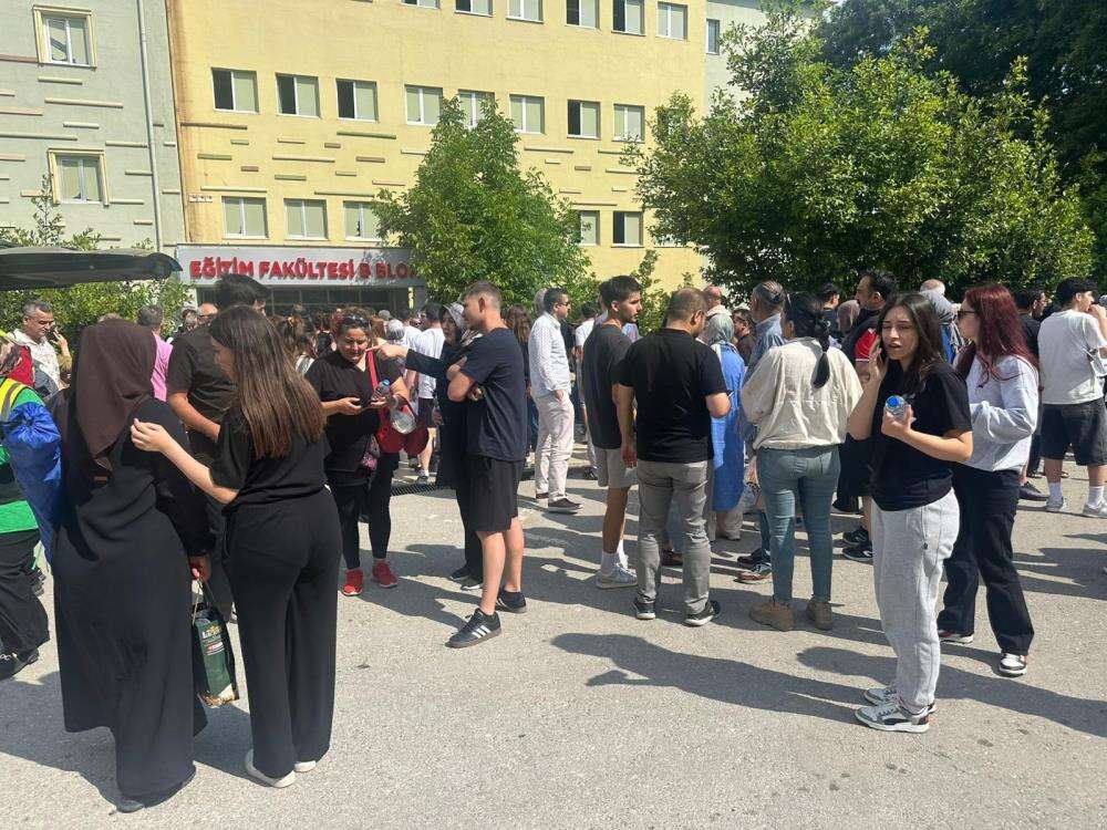 Saniyelerle kaçırdılar! YKS’ye geç kalan öğrenciler sınava alınmadı 4